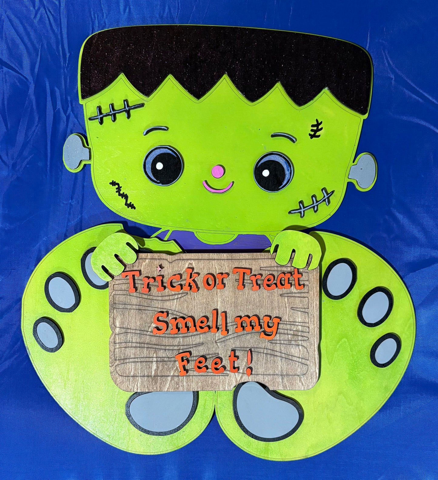 Halloween Frankenstein Door Hanger – “Trick or Treat Smell My Feet” Front Porch Sign