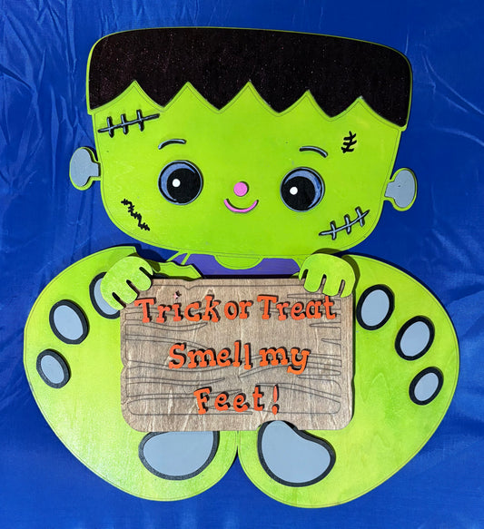 Halloween Frankenstein Door Hanger – “Trick or Treat Smell My Feet” Front Porch Sign